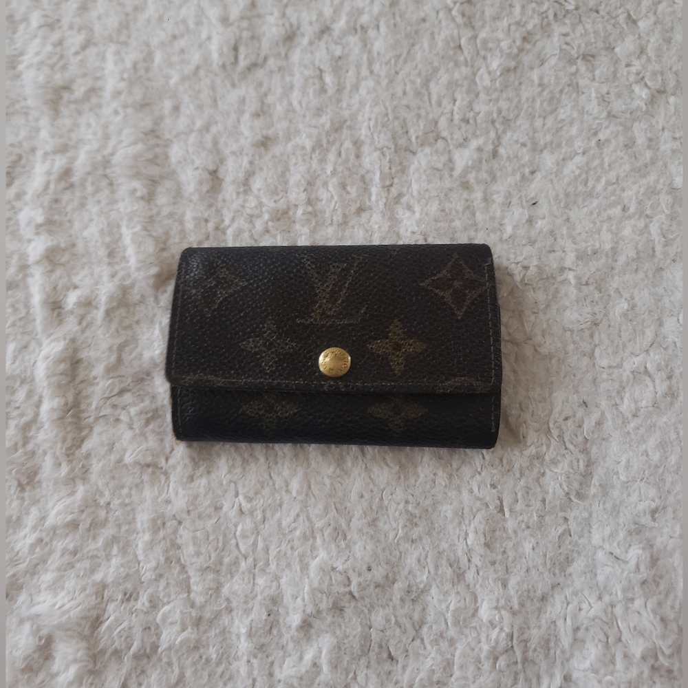 LV monogram keyholder